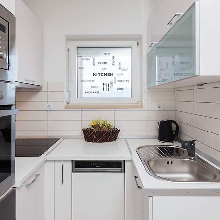 Apartment Lana St Supetar Eksteriør billede