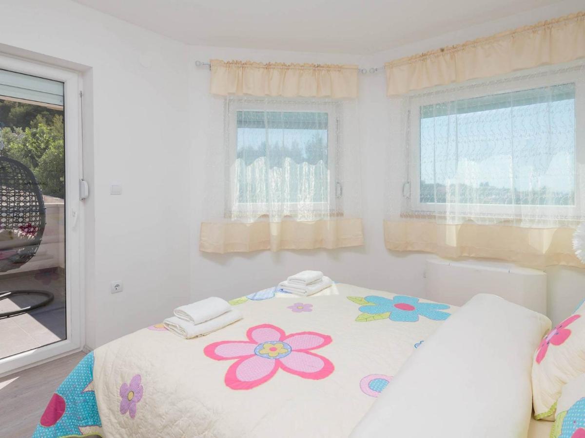 Apartment Lana St Supetar Eksteriør billede